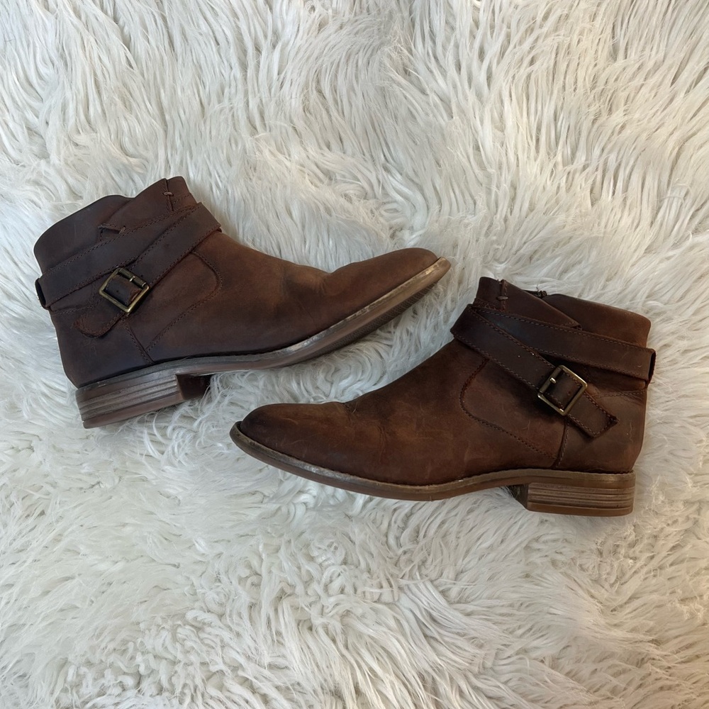 Clarks Dark Brown Leather Ankle Boots — Women’s‎ Size 6.5 🐂